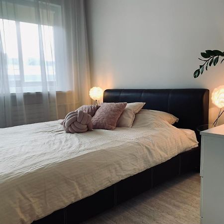 You'Ll Love This Large Apartment! Free Parking! Reval Esterno foto