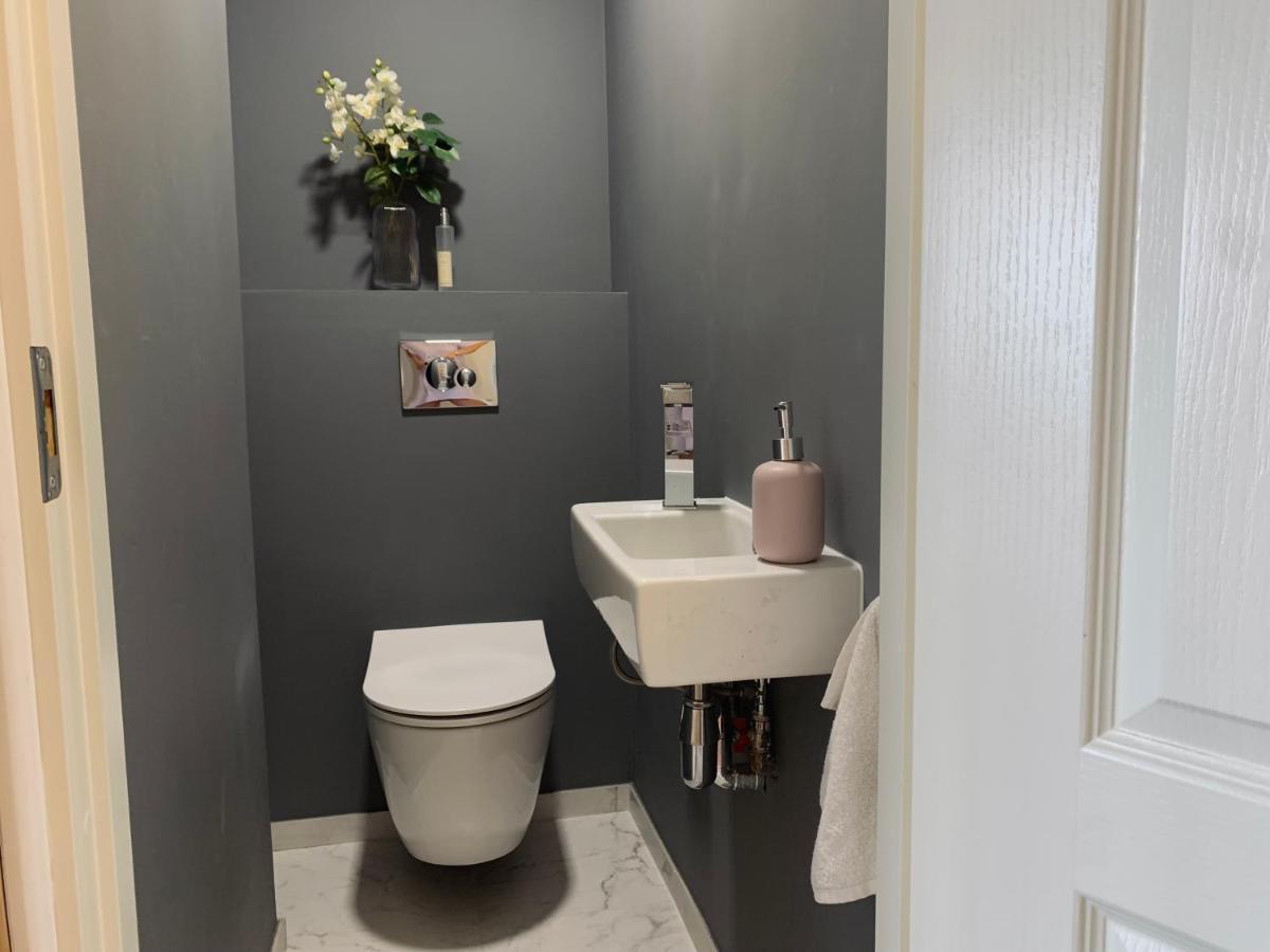 You'Ll Love This Large Apartment! Free Parking! Reval Esterno foto
