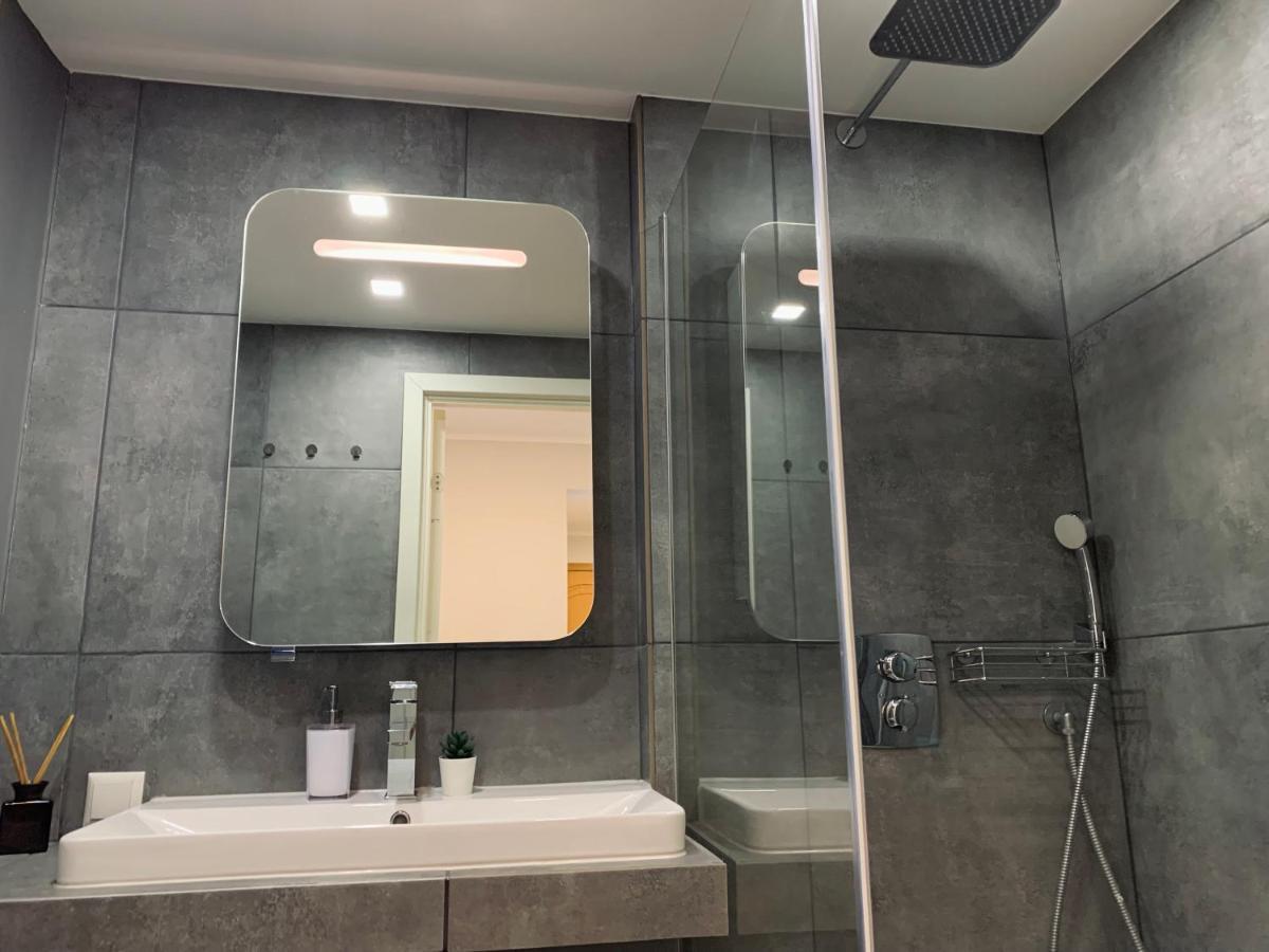 You'Ll Love This Large Apartment! Free Parking! Reval Esterno foto